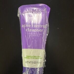 Neutrogena Acne Control Cleanser - Vibrant Purple